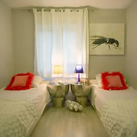 Scenic With Balcony - Two Bedroom With Balcony Apartment *